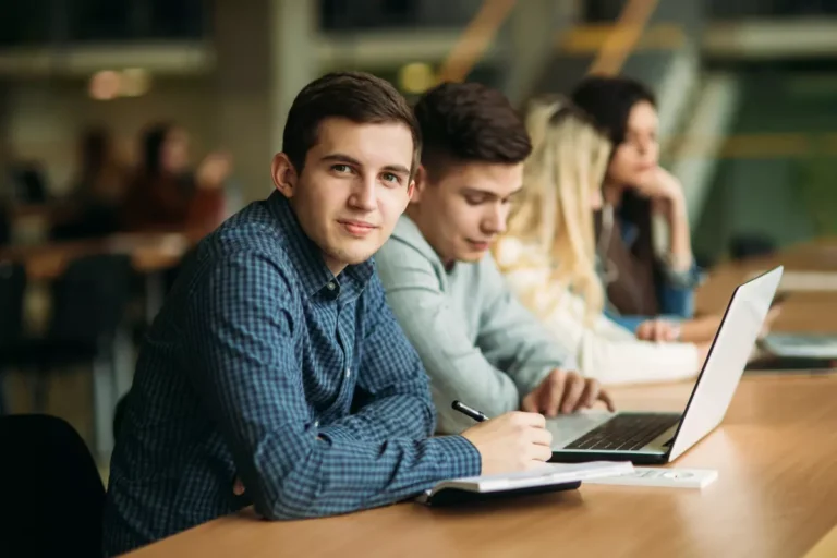 Przesyłki na Międzynarodowy Dzień Studenta