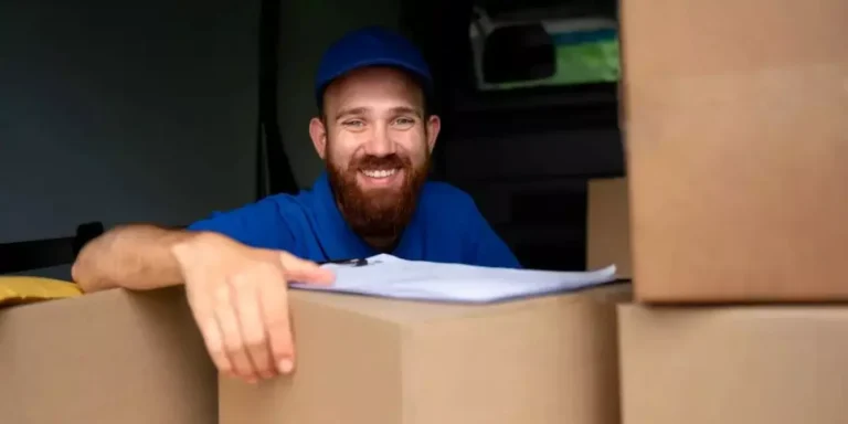 Do której pracują kurierzy? Godziny pracy InPost, DPD, DHL, GLS i UPS