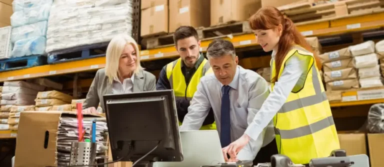 Centrum logistyczne – co to jest? Jaki ma wpływ na firmy kurierskie?