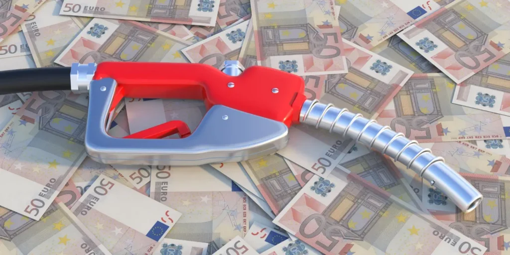 Czym jest opłata paliwowa? Ile wynosi i kto ją płaci?
