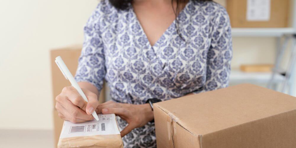 Dane na etykiecie przesyłki kurierskiej