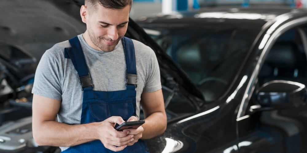 Mechanik zamawiający kuriera