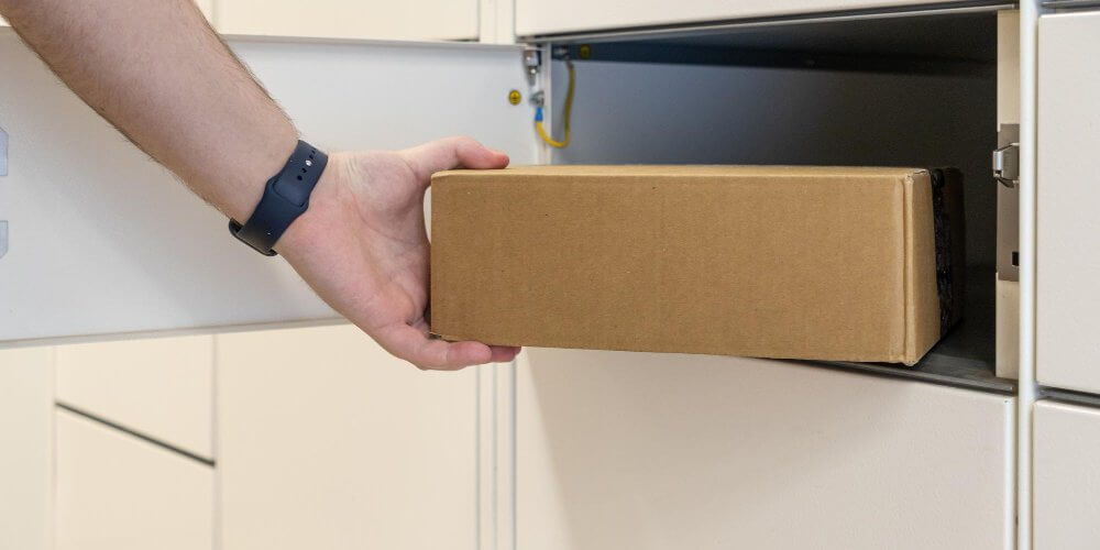 Paczka bez etykiety w paczkomacie