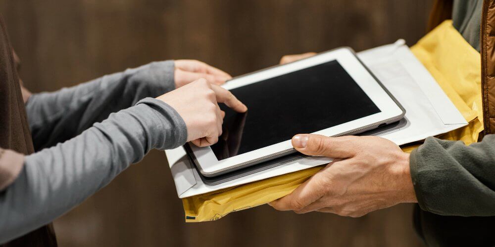 Podpis nadania przesyłki na tablecie