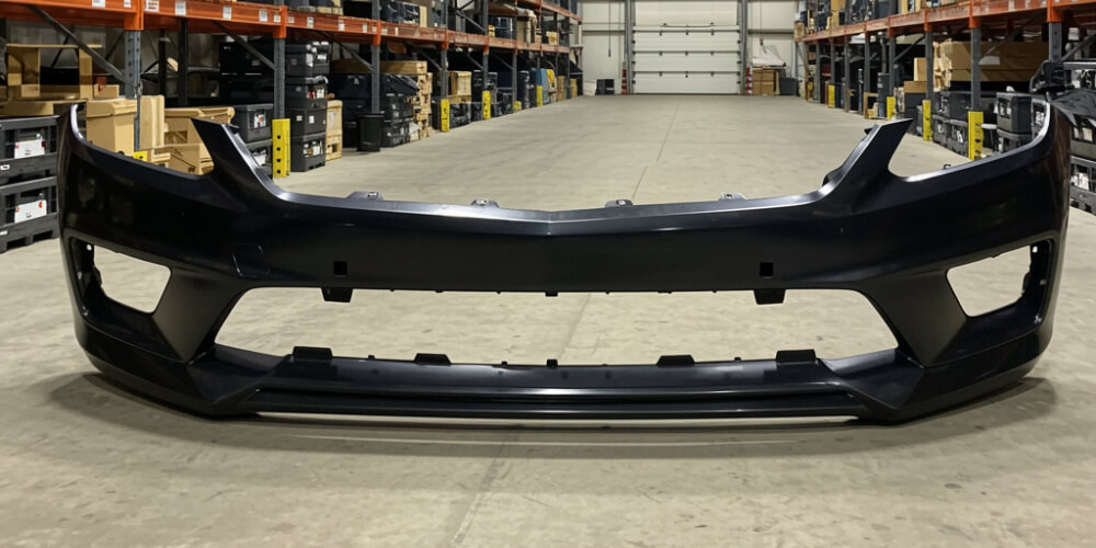 Przedni zderzak w warsztacie