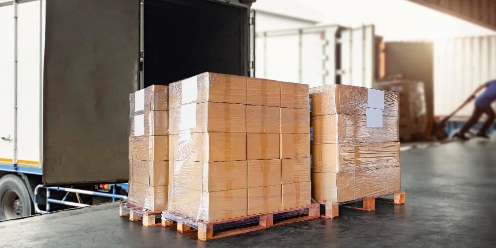 Zapakowane palety do wysyłki